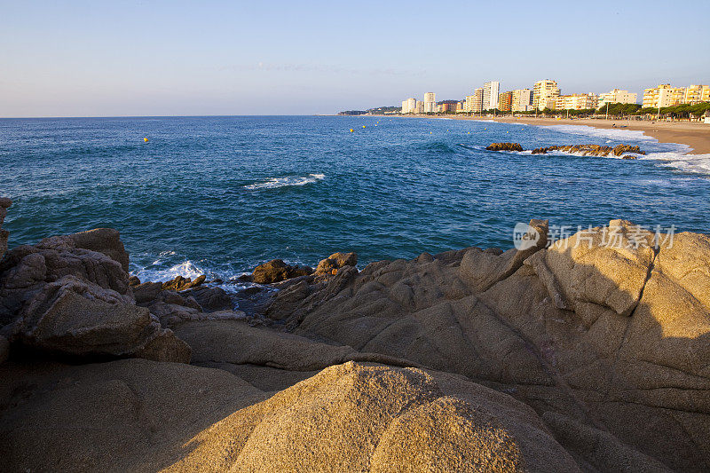 海滩上的Platja d'Aro岩石